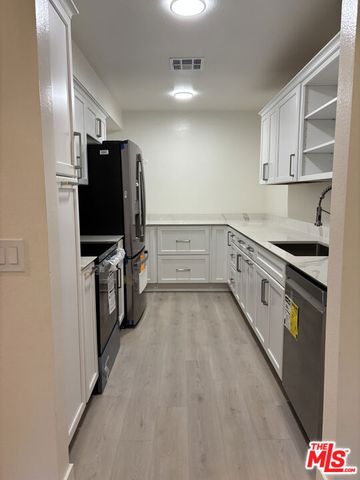 23635 Park Capri 30, Calabasas, CA 91302