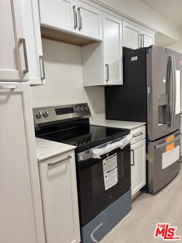 23635 Park Capri 30, Calabasas, CA 91302