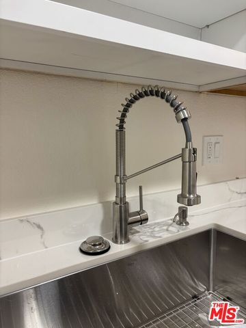 23635 Park Capri 30, Calabasas, CA 91302