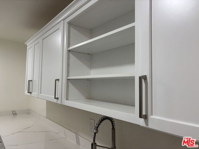 23635 Park Capri 30, Calabasas, CA 91302