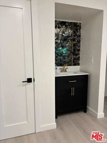 23635 Park Capri 30, Calabasas, CA 91302