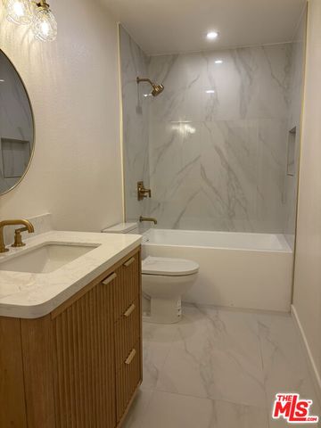 23635 Park Capri 30, Calabasas, CA 91302