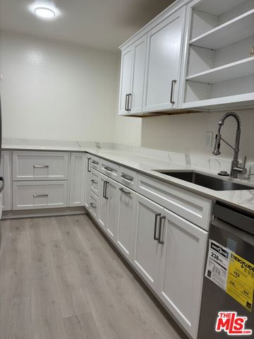 23635 Park Capri 30, Calabasas, CA 91302