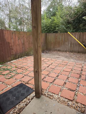 2173 Plantation Ln, Baton Rouge, LA 70820