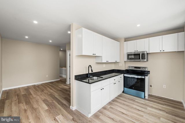301 W RUSCOMB ST, Philadelphia, PA 19120