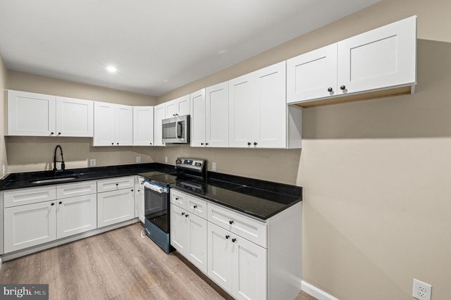 301 W RUSCOMB ST, Philadelphia, PA 19120