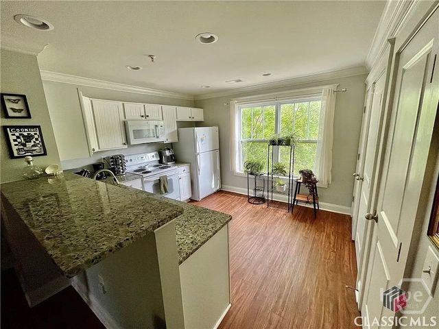 1035 Barnett Shoals Road 528, Athens, GA 30605