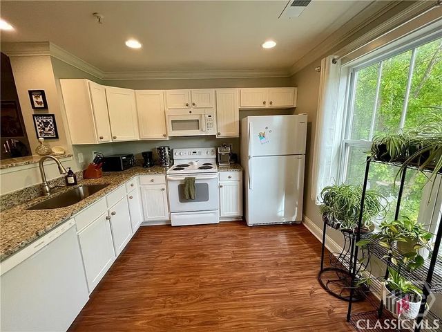 1035 Barnett Shoals Road 528, Athens, GA 30605