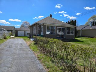 23 Newbridge Ave, Burlington, MA 01803