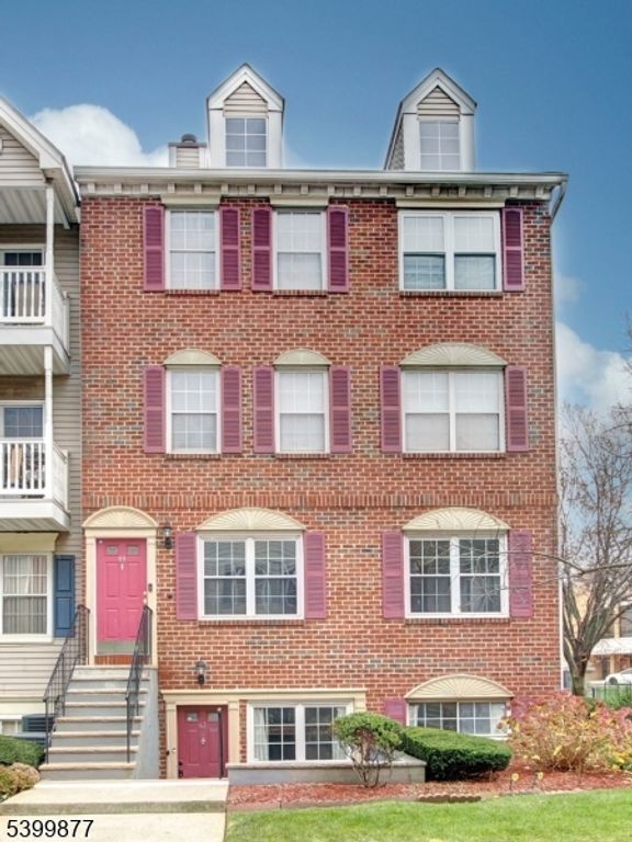 43 Seton Hall Dr, Newark City, NJ 07103