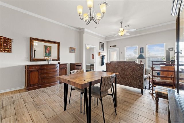 909 Moore Ave, Portland, TX 78374