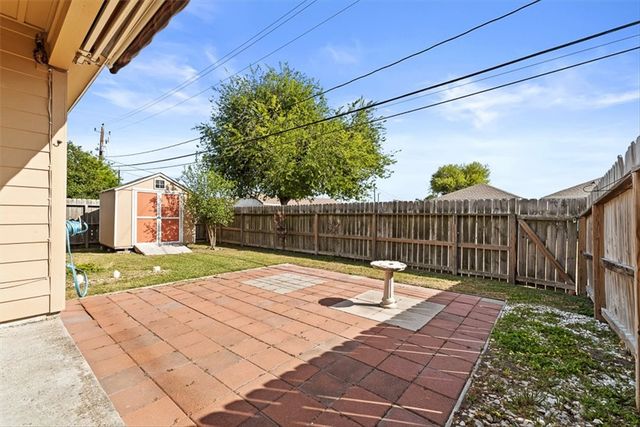 909 Moore Ave, Portland, TX 78374