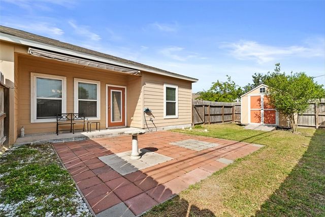 909 Moore Ave, Portland, TX 78374