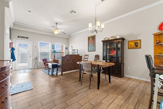 909 Moore Ave, Portland, TX 78374