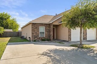 909 Moore Ave, Portland, TX 78374