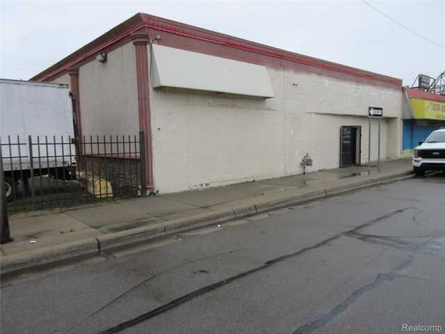 16094 E 8 Mile Road, Detroit, MI 48205