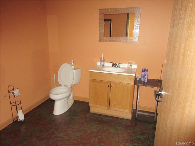 16094 E 8 Mile Road, Detroit, MI 48205