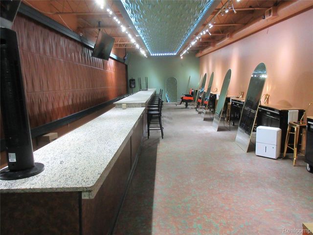 16094 E 8 Mile Road, Detroit, MI 48205