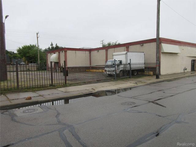 16094 E 8 Mile Road, Detroit, MI 48205