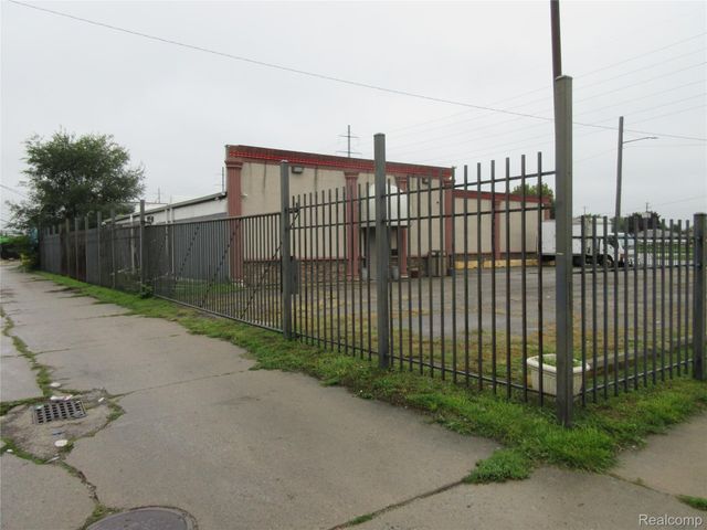 16094 E 8 Mile Road, Detroit, MI 48205