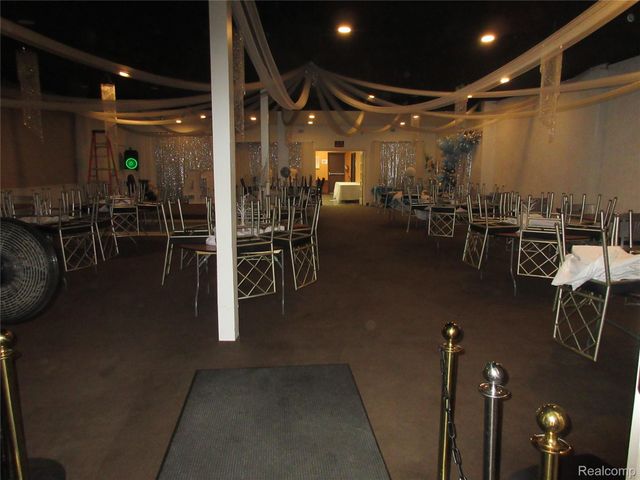 16094 E 8 Mile Road, Detroit, MI 48205