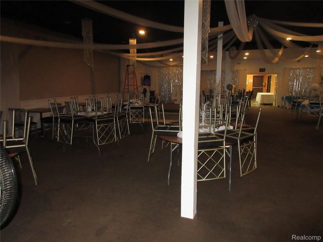 16094 E 8 Mile Road, Detroit, MI 48205