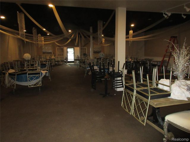 16094 E 8 Mile Road, Detroit, MI 48205