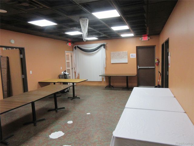 16094 E 8 Mile Road, Detroit, MI 48205