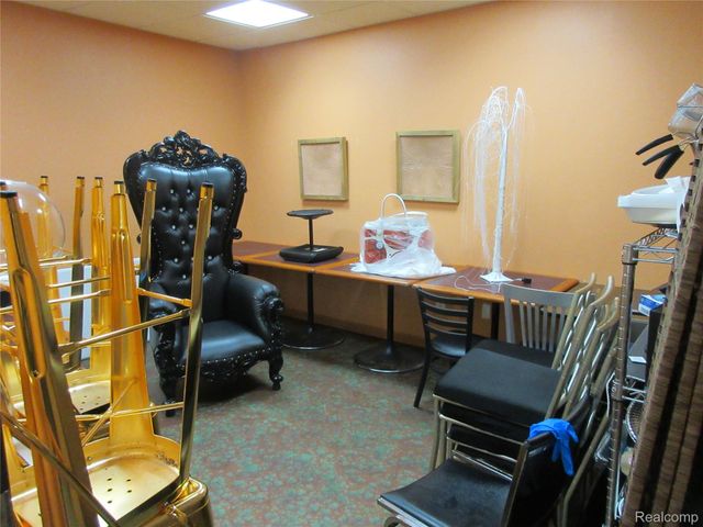 16094 E 8 Mile Road, Detroit, MI 48205