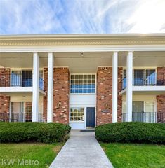 480 Fox Hills Drive N 6, Bloomfield Hills, MI 48304