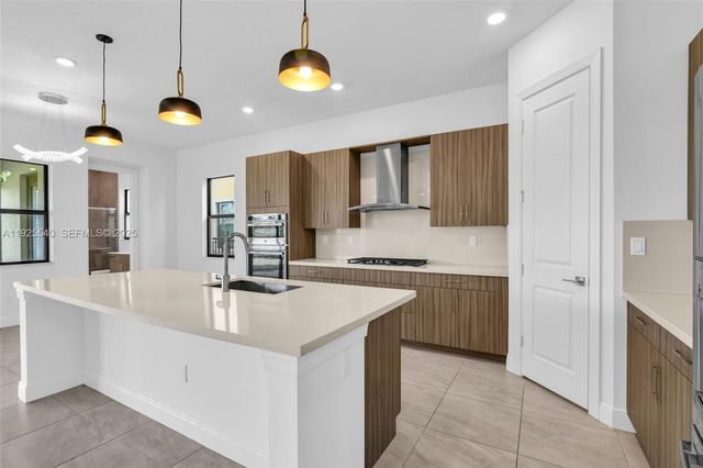 12535 N Parkland Bay Trl, Parkland, FL 33076