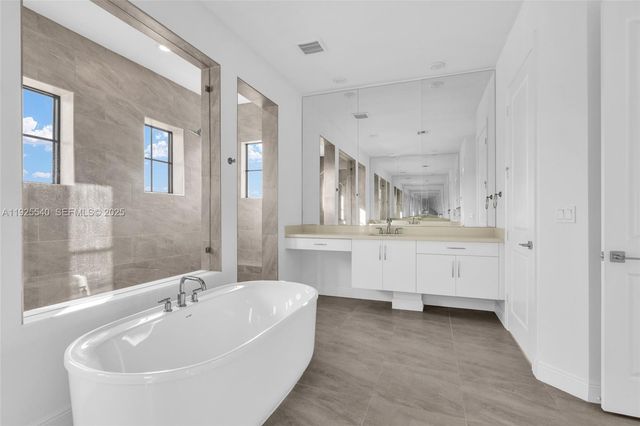 12535 N Parkland Bay Trl, Parkland, FL 33076