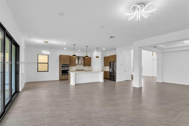 12535 N Parkland Bay Trl, Parkland, FL 33076