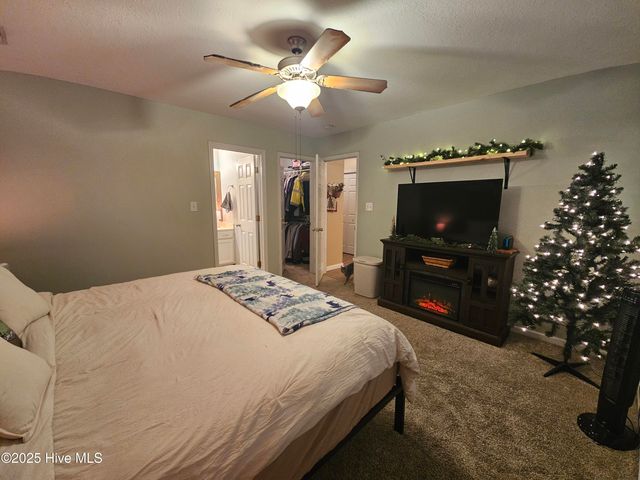 204 Sourwood Court, Jacksonville, NC 28540