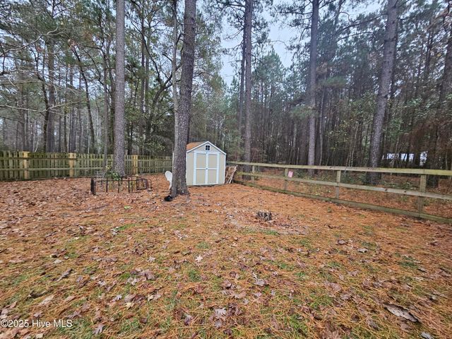 204 Sourwood Court, Jacksonville, NC 28540