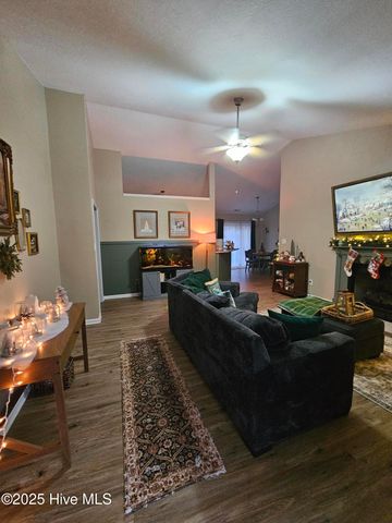 204 Sourwood Court, Jacksonville, NC 28540