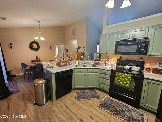 204 Sourwood Court, Jacksonville, NC 28540