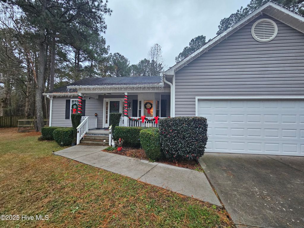 204 Sourwood Court, Jacksonville, NC 28540