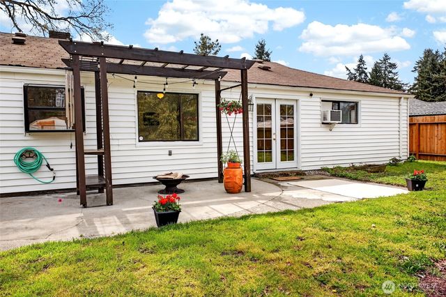 27 crescent Circle SW, Lakewood, WA 98499