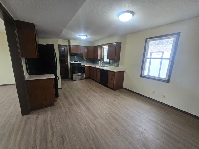 507 Alexander St, Winfield, KS 67156