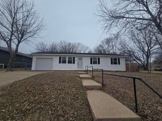 507 Alexander St, Winfield, KS 67156