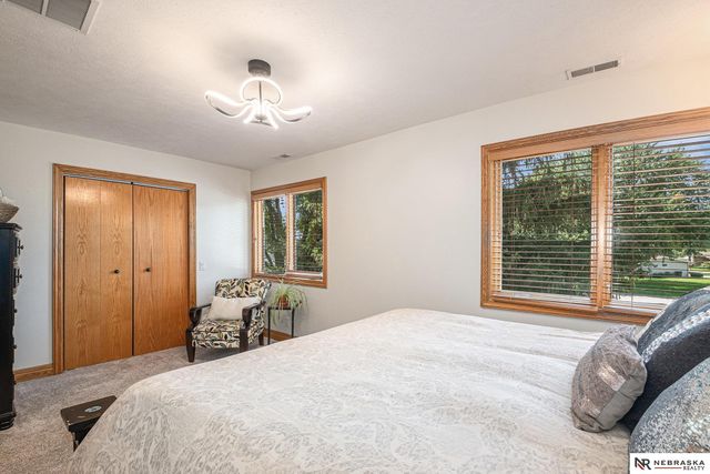 1505 N 213th Circle, Elkhorn, NE 68022