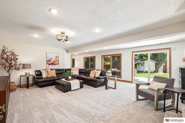 1505 N 213th Circle, Elkhorn, NE 68022