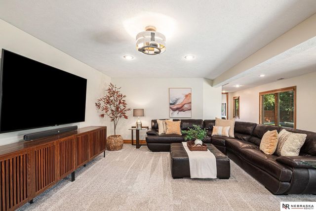 1505 N 213th Circle, Elkhorn, NE 68022