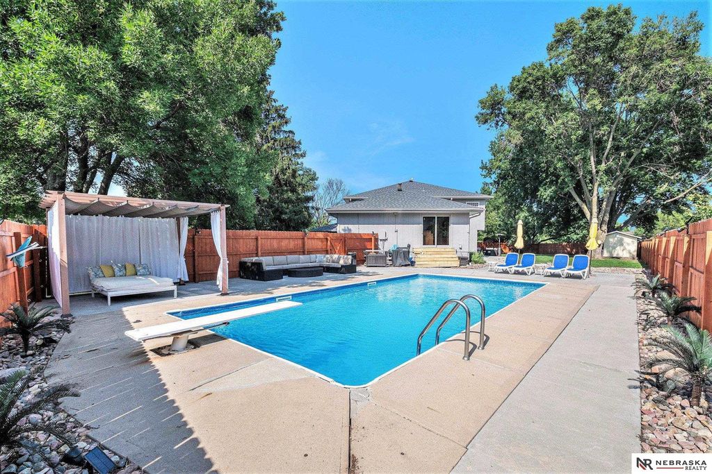 1505 N 213th Circle, Elkhorn, NE 68022