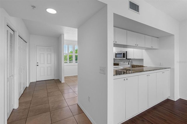 6575 99TH WAY N 22205, St Petersburg, FL 33708