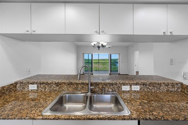 6575 99TH WAY N 22205, St Petersburg, FL 33708