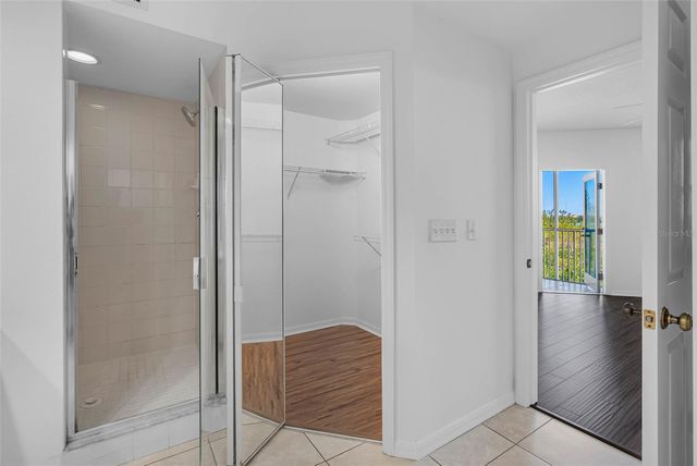 6575 99TH WAY N 22205, St Petersburg, FL 33708