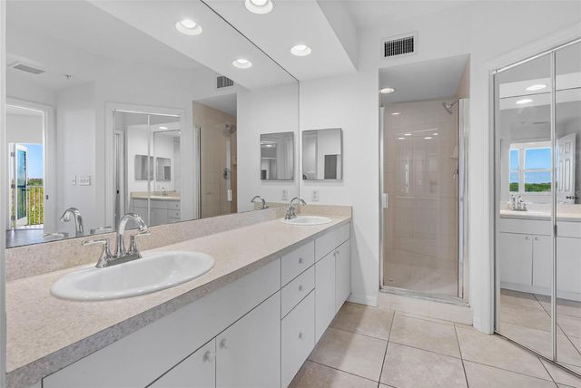 6575 99TH WAY N 22205, St Petersburg, FL 33708