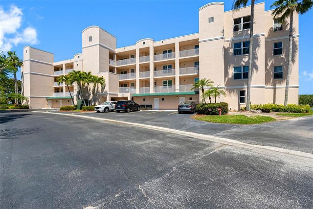 6575 99TH WAY N 22205, St Petersburg, FL 33708